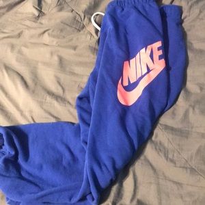 Nike capris joggers
